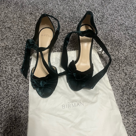 Velvet Bow Accent Clarita Heels - Picture 4 of 8